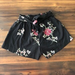 Floral Tie-waist Shorts